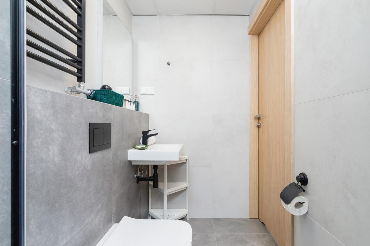 Cozy Studio Apartments Sauna & Ac Krakow By Noclegi Renters Luaran gambar